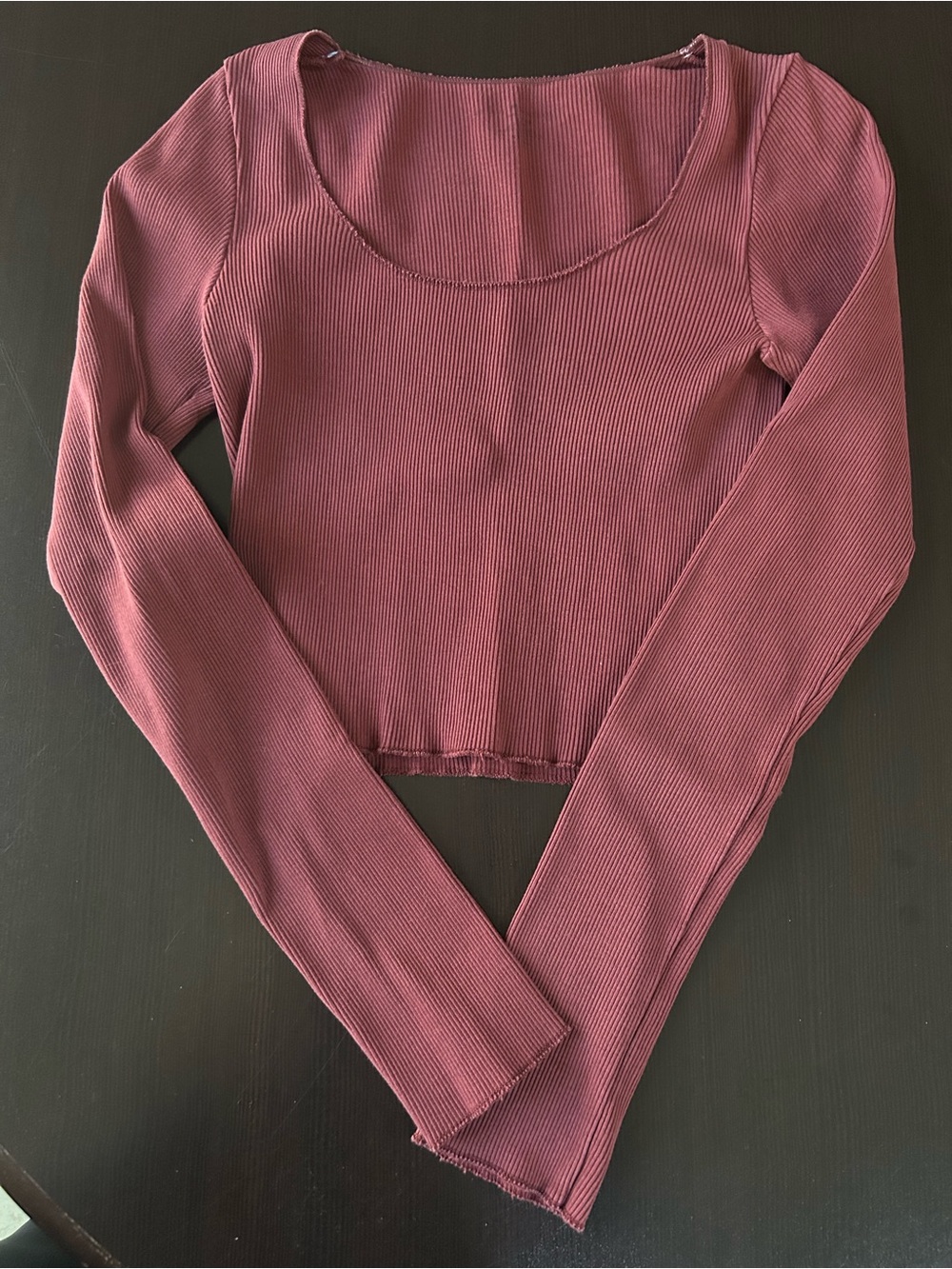 Ribbed Long-Sleeve Scoop Neck Crop Top - Maroon